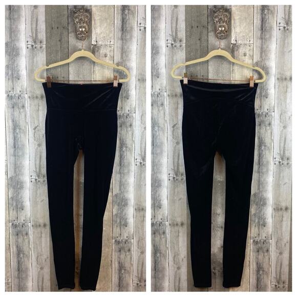 SPANX Velvet Leggings in Black Size Medium. - Picture 2 of 16